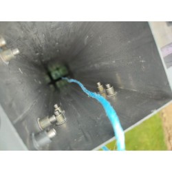 Intérieur du pied de la pergola avec les 4 plots.