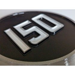 Ecusson MF 150 latéral - Emblème latéral MF150 - zoom